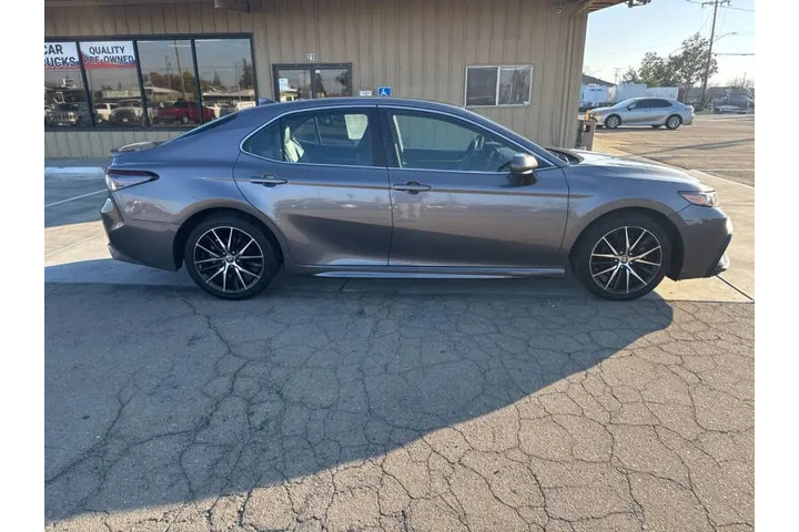 $22999 : 2021 Camry SE image 7