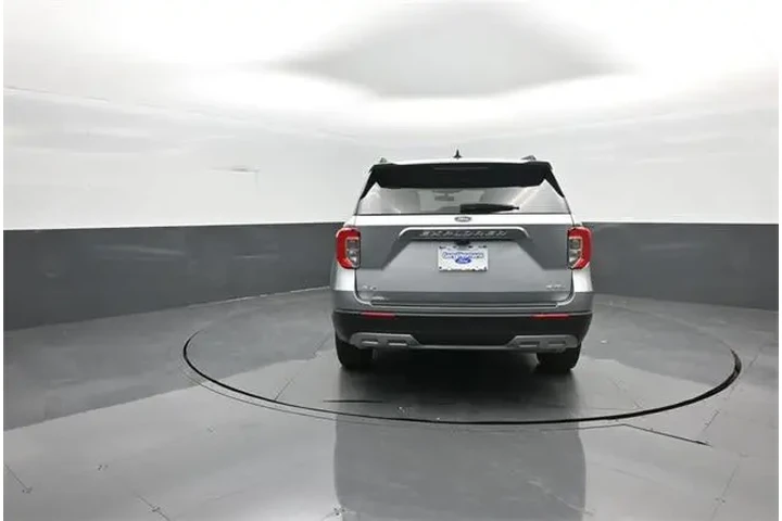 $32046 : Ford Explorer 2023 AWD XLT 4 image 6