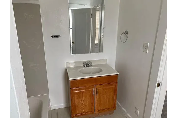 $1050 : Bell Gardens CA en buen estado image 6