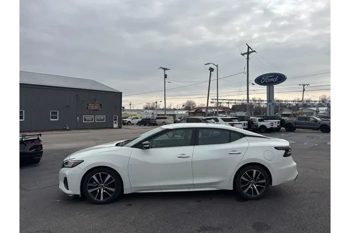 $23589 : Nissan Maxima 2023 3.5 SV 4d image 2