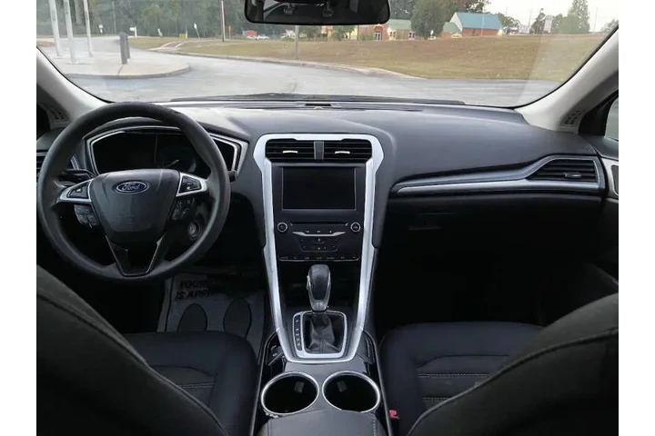 $5500 : 2013 Fusion SE image 3