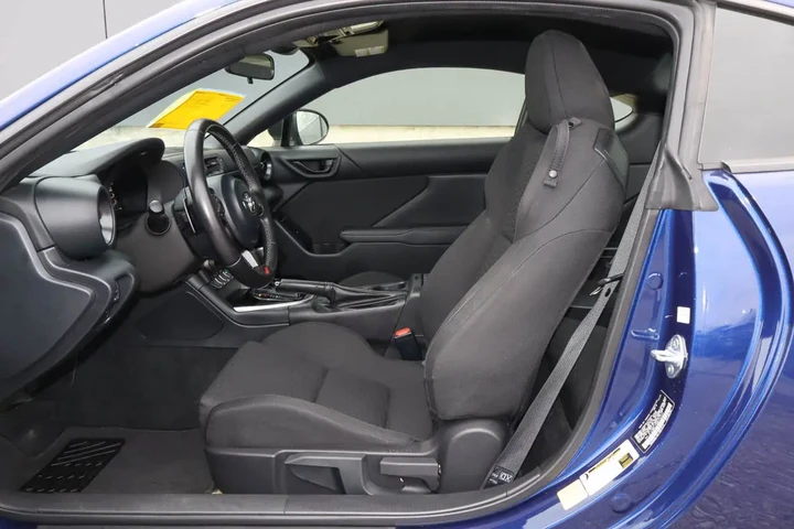 $26988 : 2022 GR86 Auto image 7