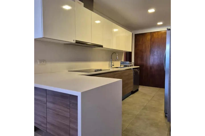 $2600 : Apartamento en Alquiler en Vis image 8