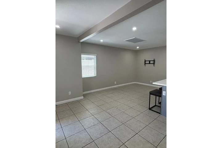 $800 : Casa renovada de 2 dormitorios image 5