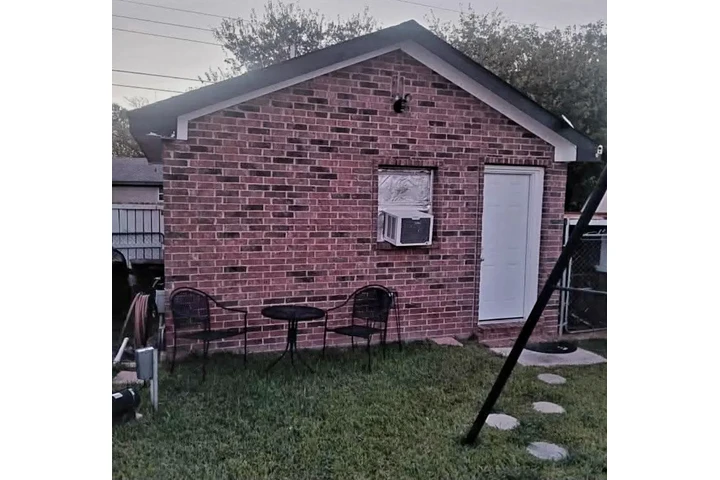 $900 : Estudiio image 1