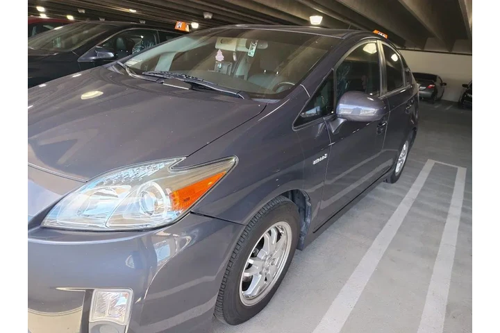 $13075 : Toyota Prius 2011 Four 4dr H image 1