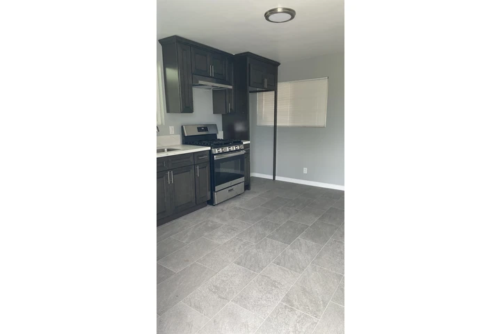 $2000 : En Renta Casa Pequena-Parejas image 2