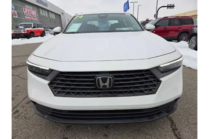 $22950 : Honda Accord 2024 LX 4dr Sed image 5