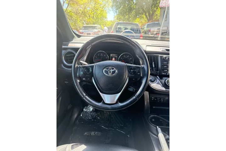 $14995 : 2018 RAV4 SE image 8