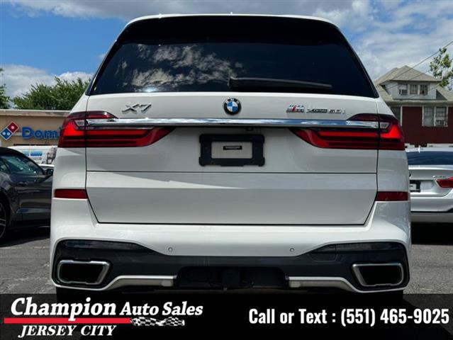 Used 2019 X7 xDrive50i Sports image 9