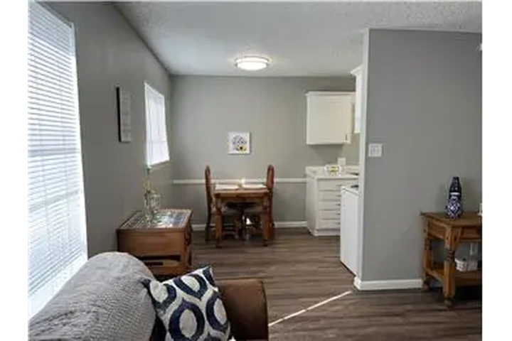 $1050 : Rental property with 2 bedro image 2