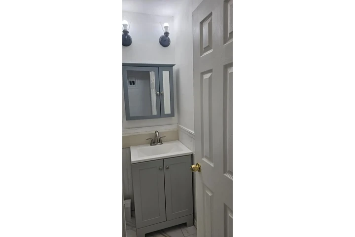 $2200 : Fresh Meadows Walking Apt 1 Bd image 7