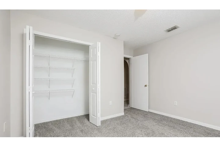 $1500 : 3bed 2bath home image 9