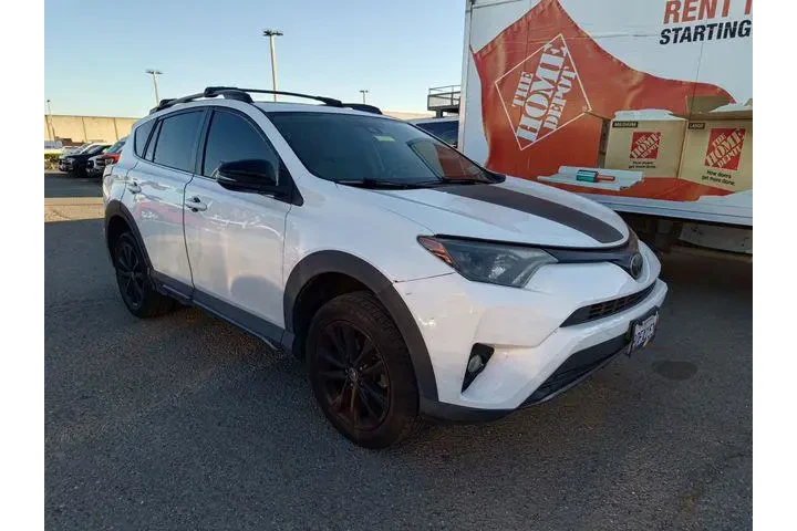 $13850 : Toyota RAV4 2018 XLE 4dr SUV image 1