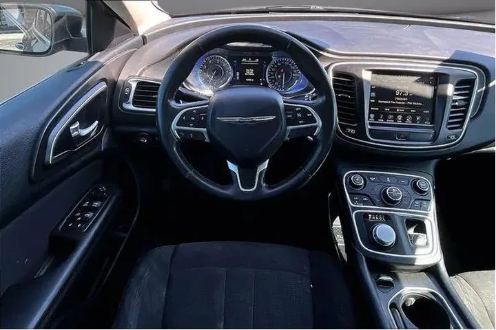 $9000 : Chrysler 200 2016 Limited 4d image 8