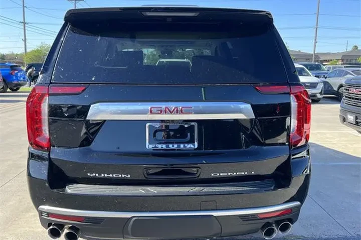 $89865 : 2024 GMC Yukon Denali image 6