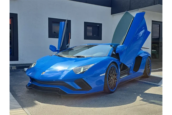 Lamborghini Aventador S AWD 2D image 7