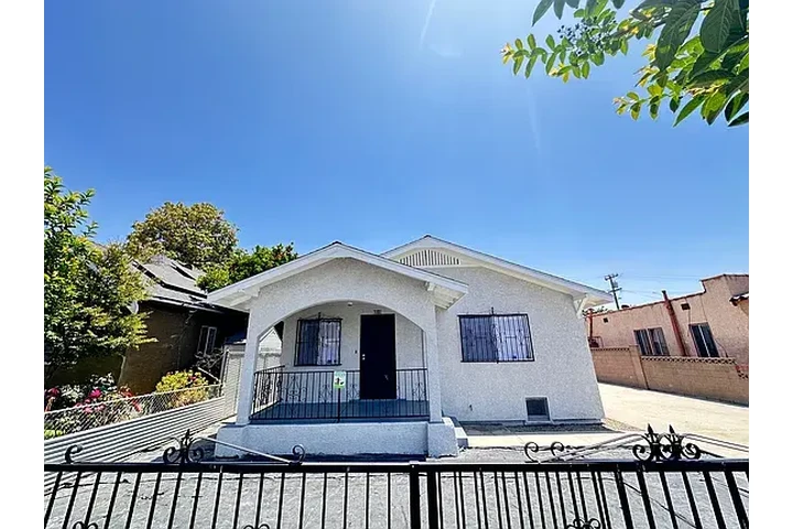$1650 : BEAUTIFUL HOME⛔Huntington Park image 1