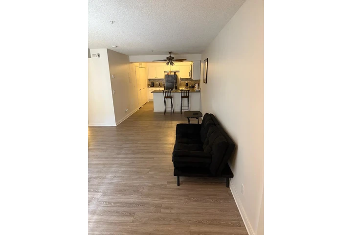 $1350 : Rento habitacion con baño image 1