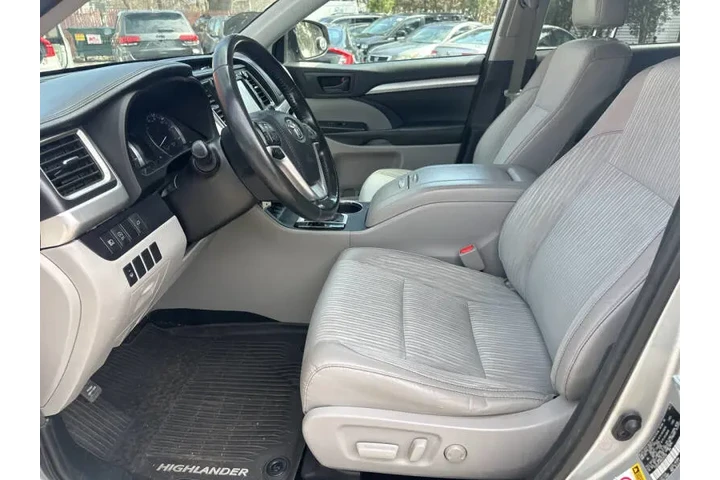 $18995 : 2017 Highlander LE Plus image 9