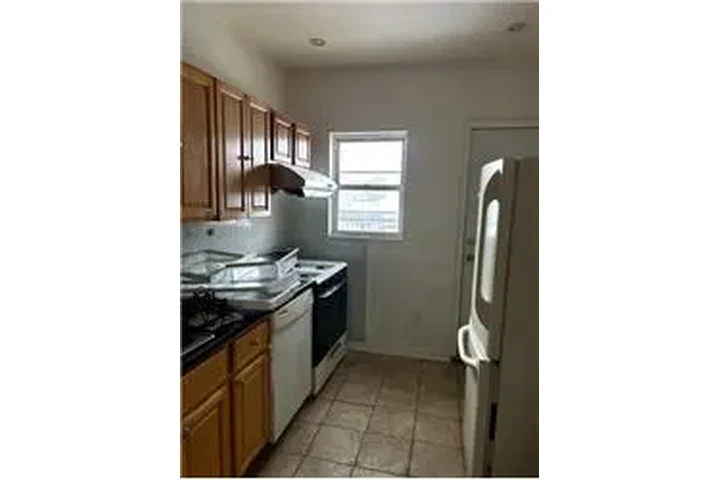 $3000 : Rental property with 3 bedro image 3