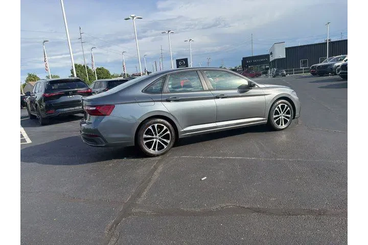 $20980 : Volkswagen Jetta 2025 Sport image 7