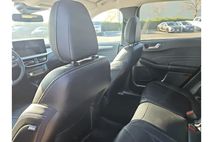 $30000 : Ford Escape Plug-In Hybrid 2 image 9