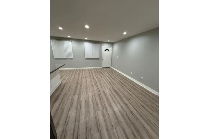 $1900 : 2BED Apt in West Gage Ave, LA image 4
