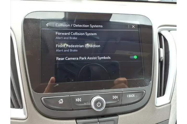 $19988 : Chevrolet Malibu 2025 LT 4dr image 8