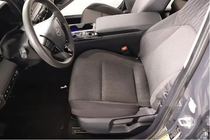 $26401 : Toyota Camry 2025 SE 4dr Sed image 10