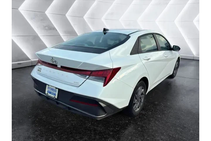 $23995 : Hyundai ELANTRA Hybrid 2024 image 6