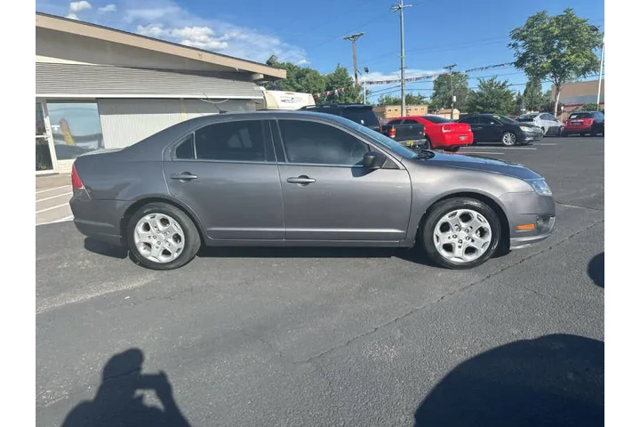 2011 Fusion SE image 9