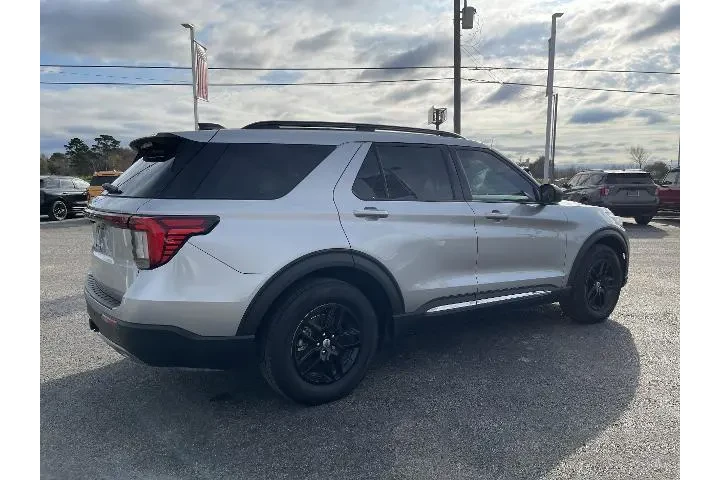 $32981 : Ford Explorer 2025 Active 4d image 2