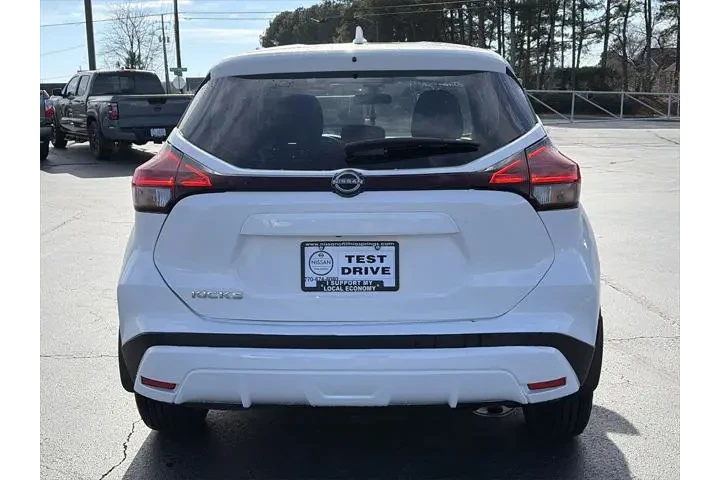 $17499 : Nissan Kicks 2024 S 4dr Cros image 4
