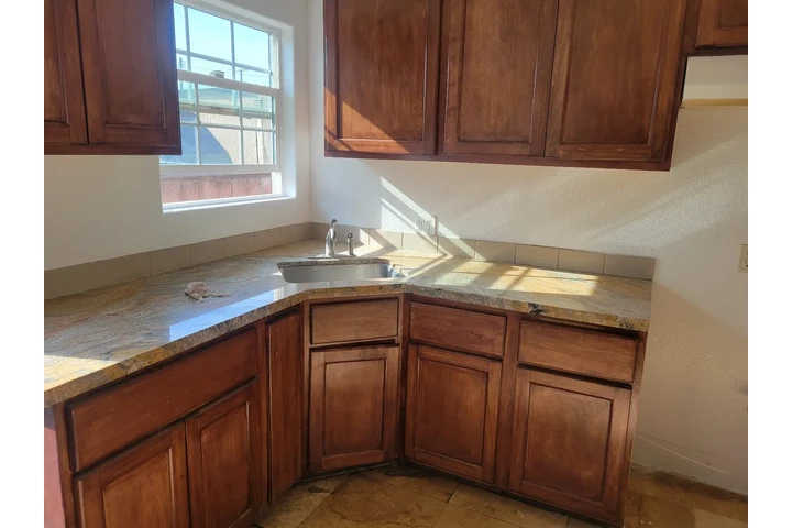 $2250 : Triplex Unit in Lynwood image 3
