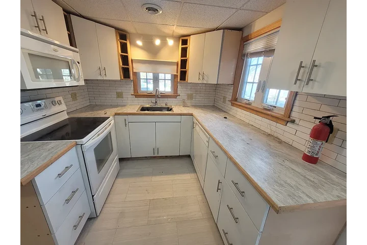 $1500 : This is a rare SINGLE FAMILY h image 7