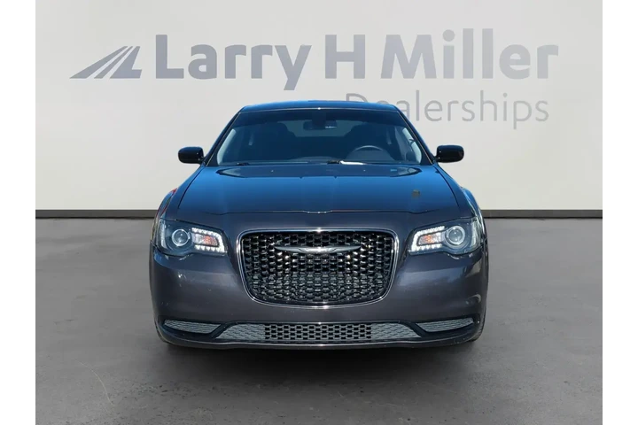 $26193 : Chrysler 300 2022 Touring 4d image 8