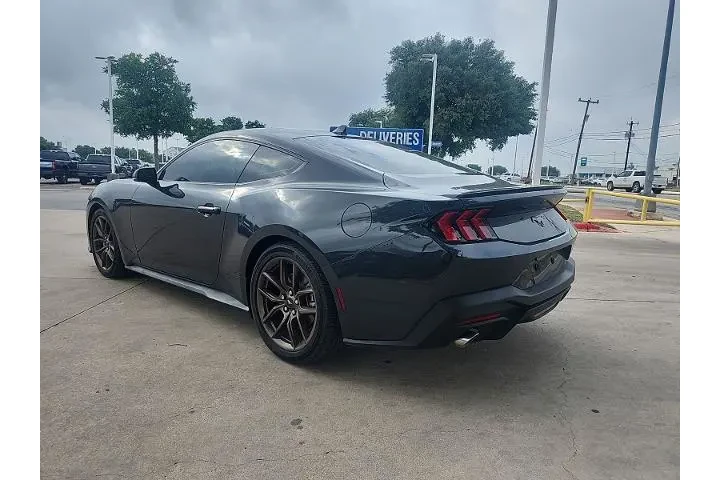$33998 : Ford Mustang 2024 EcoBoost 2 image 5