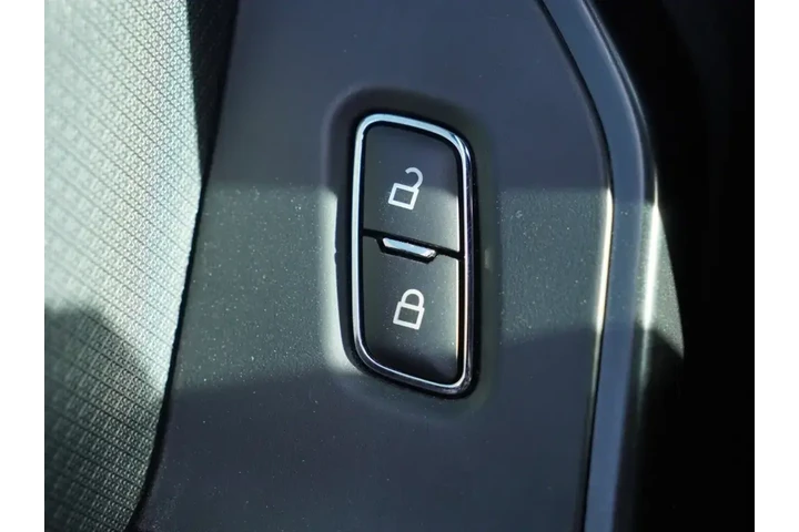 $37425 : Ford F-150 2023 4x2 XL 4dr S image 10