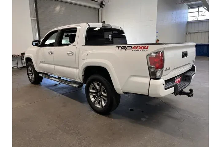 $29959 : Toyota Tacoma 2017 4x4 Limit image 3