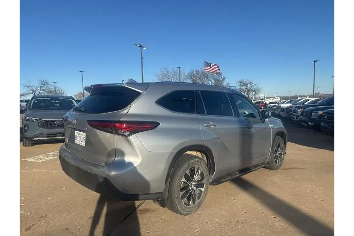 $26995 : Toyota Highlander 2021 XLE 4 image 3