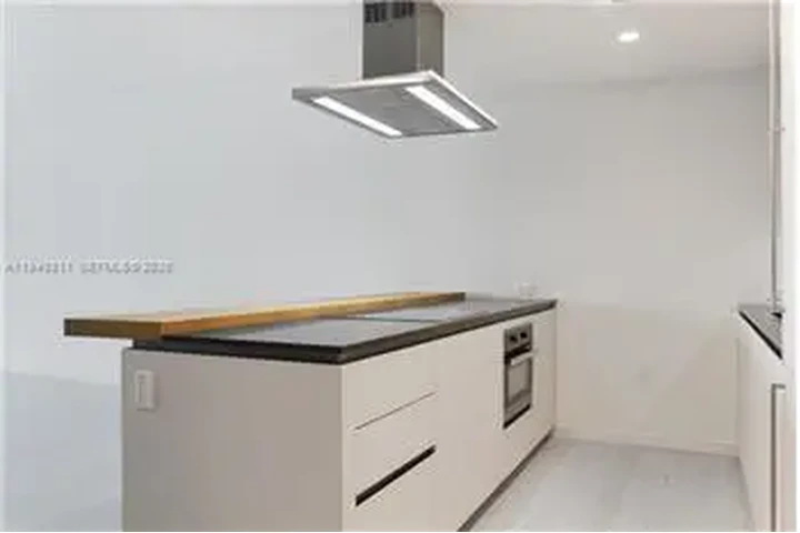 $5000 : Rental property with 1 bedro image 8