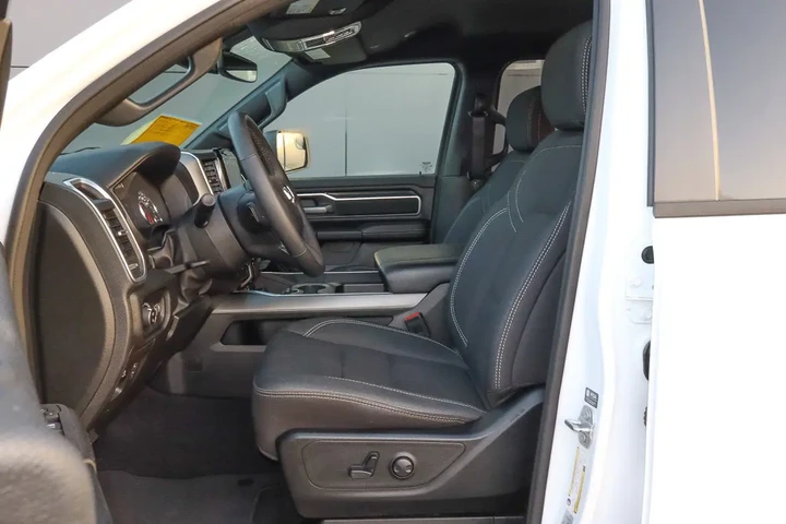 $38988 : 2025 1500 Big Horn 4x4 Crew C image 7