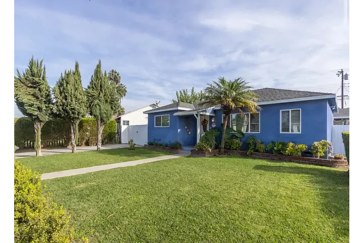 $2700 : GORGEOUS REMODELED 4 BEDROOMS image 2