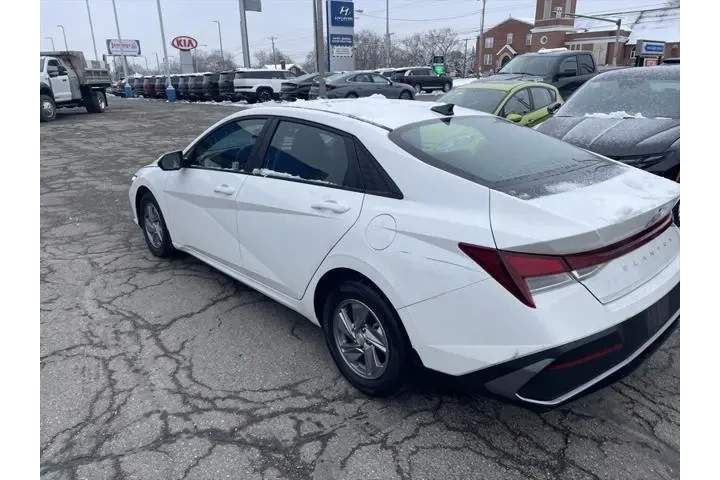 $18950 : Hyundai ELANTRA 2024 SE 4dr image 3