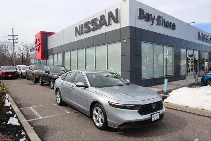 $22078 : Honda Accord 2024 LX 4dr Sed image 2