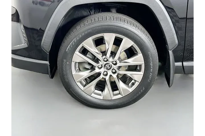 $28975 : Toyota RAV4 2021 AWD XLE Pre image 10