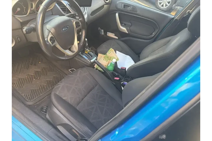 $3000 : Ford Fiesta 2013 SE 4dr Hatc image 9