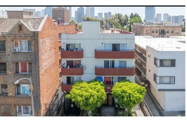 RENTO APTS de 1 Rec. y 2 Recs. en Los Angeles