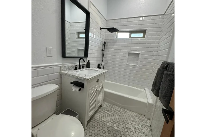 $2350 : 3-bedroom house image 7